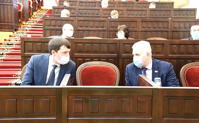 Сергей Мартынов принял участие в работе сессии регионального парламента