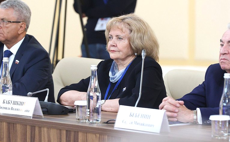 Встреча Председателя СФ Валентины Матвиенко и Председателя Совета Республики Национального собрания Республики Беларусь Натальи Кочановой с руководителями органов государственной власти субъектов Российской Федерации и регионов Республики Беларусь