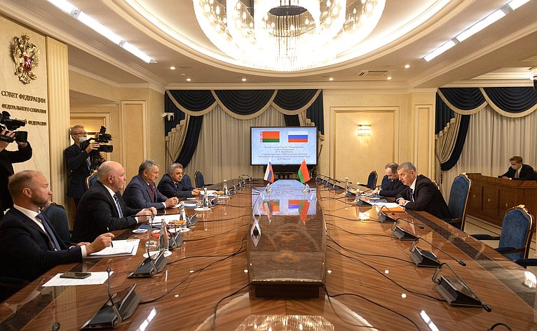 Встреча заместителя Председателя СФ Юрия Воробьева с Чрезвычайным и Полномочным Послом Республики Беларусь в РФ