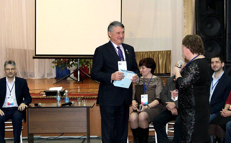 Юрий Воробьев принял участие в молодёжном форуме «Мы – будущее страны»