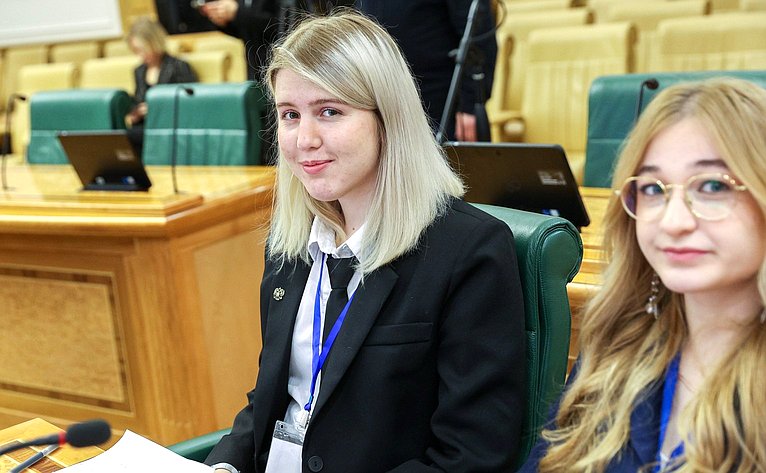 Встреча заместителя Председателя Совета Федерации Константина Косачева с участниками Школы молодого международника РАНХиГС