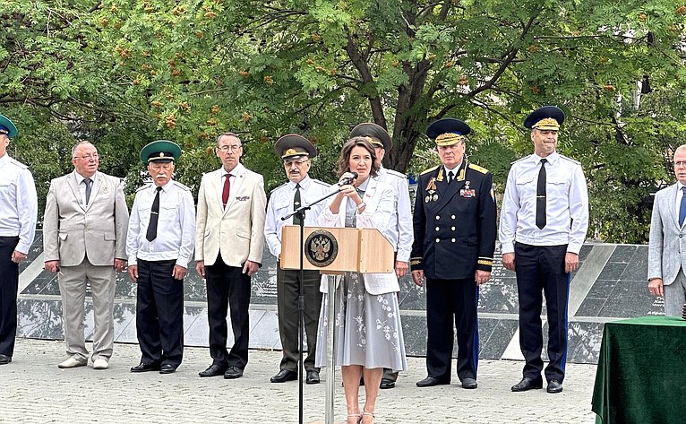 Маргарита Павлова приняла участие в церемонии вручения наказов сотрудникам федеральной службы безопасности, приступающим к работе в пограничном подразделении региона