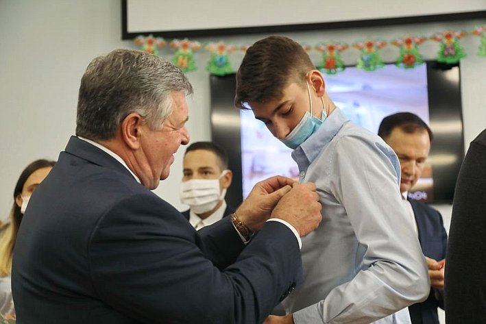 Валерий Семенов в рамках работы в регионе принял участие в церемонии награждения детей-героев наградами «За спасение жизни»