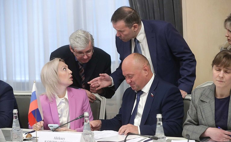 Алексей Кондратенко и Николай Семисотов приняли участие во встрече российских парламентариев с делегацией ПАЧЭС