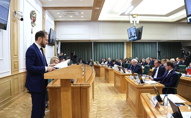 Парламентские слушания на тему «Вопросы повышения эффективности управления многоквартирными домами: основные подходы и предложения»