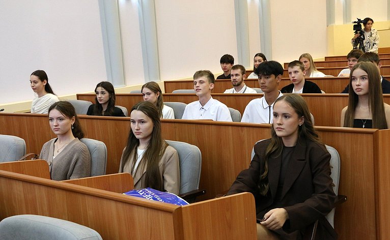 Александр Жуков принял участие в подведении итогов прошедшей в регионе первой «Школы молодого парламентария»