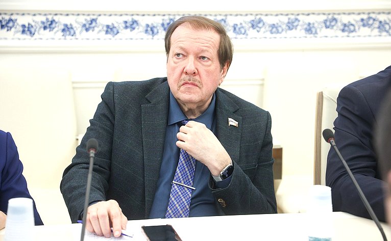 Александр Русаков