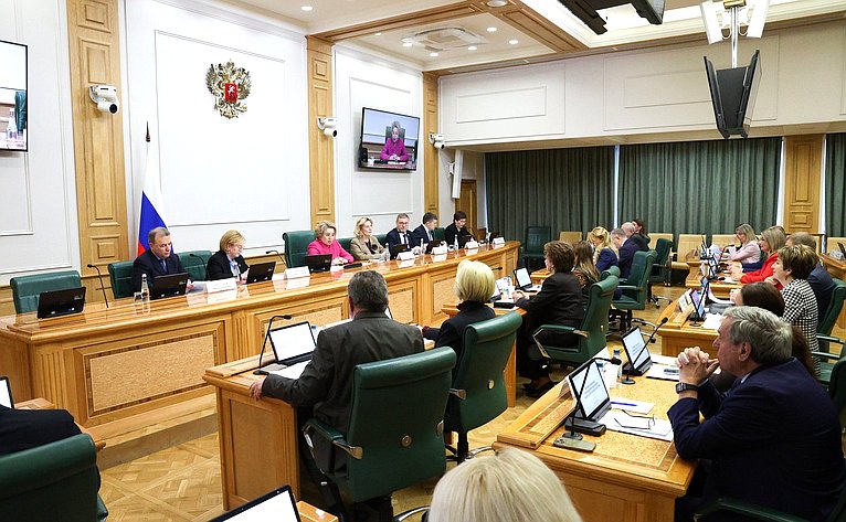 Встреча сенаторов РФ с руководителем Федерального медико-биологического агентства Вероникой Скворцовой в формате «парламентского диалога»