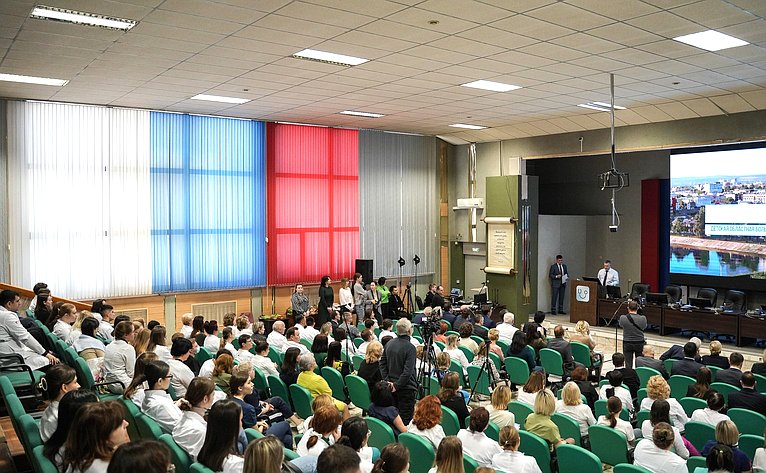 Инна Святенко в Иркутской области принимает участие в Днях медицинской науки на Байкале