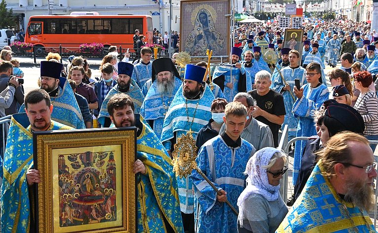 Анатолий Артамонов и Александр Савин приняли участие в праздничных мероприятиях и Крестном ходе, посвященных 650-летию основания города Калуги