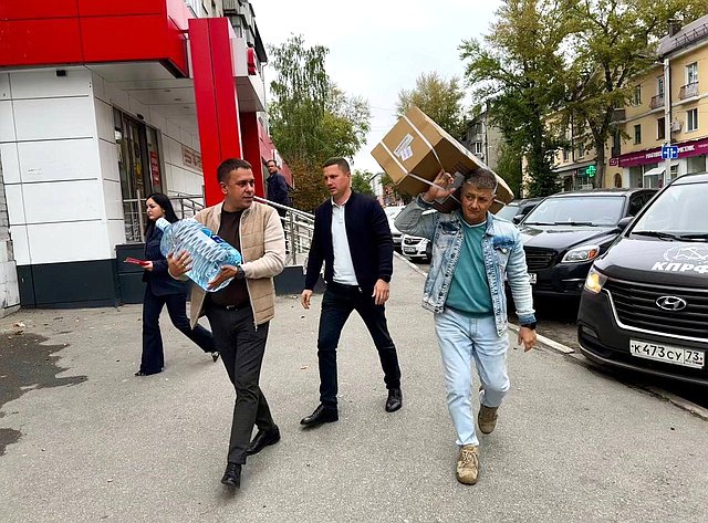 Айрат Гибатдинов вместе с волонтерами благотворительного фонда «За Победу» провел акцию в честь Международного дня благотворительности