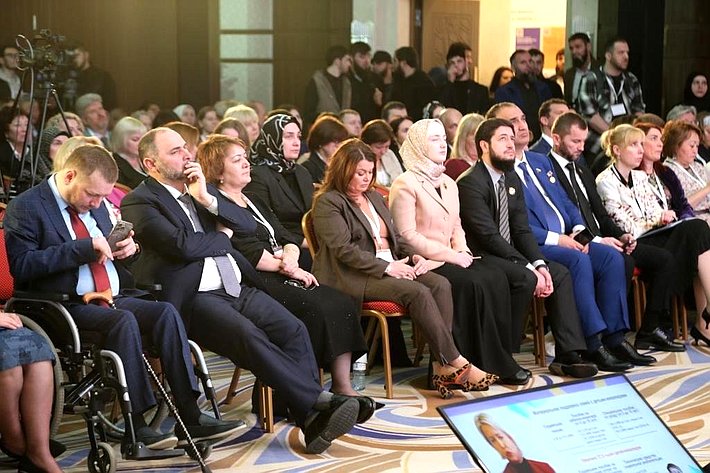 Мохмад Ахмадов принял участие в пленарном заседании первого Всероссийского форума «Инклюзивная школа. Успешность каждого ребенка» в Грозном