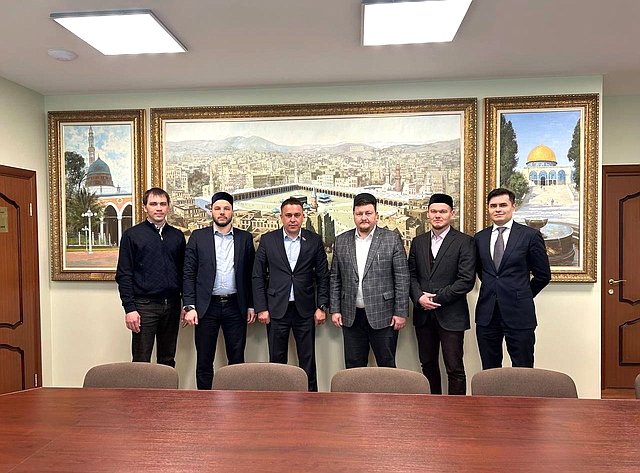 Айрат Гибатдинов провел встречу с представителями Духовного управления мусульман РФ и проректоратом МИИ
