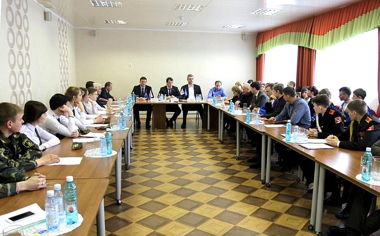Эдуард Исаков провел встречу с представителями общественных организаций