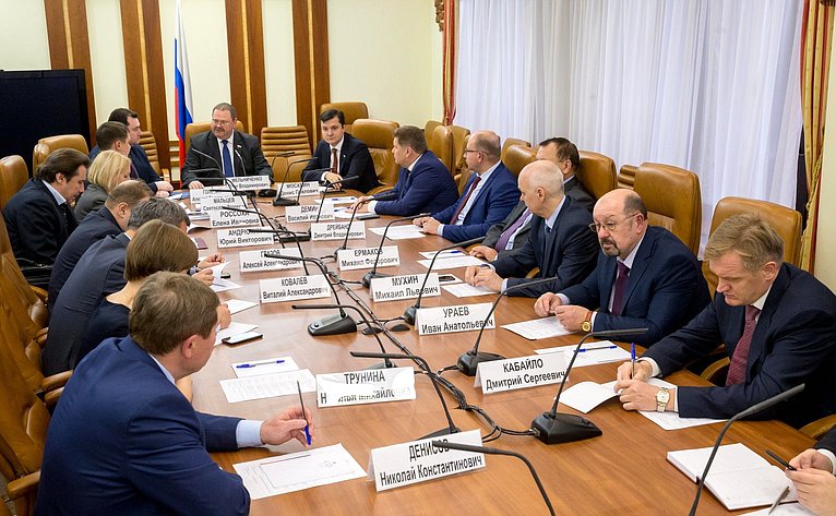 Олег Мельниченко провел встречу с главами муниципальных образований по актуальным вопросам местного самоуправления