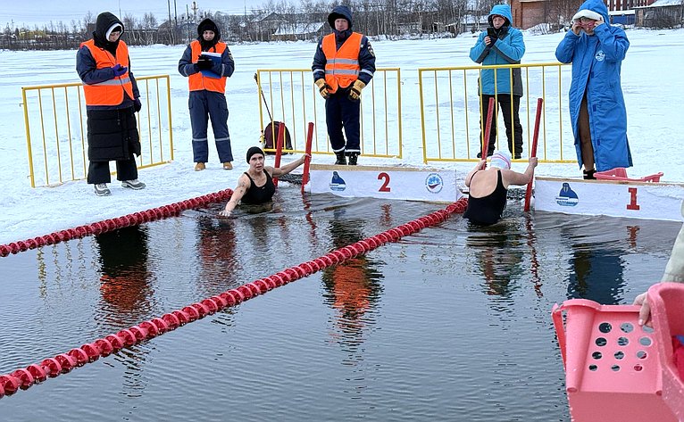 Александр Лутовинов в ходе региональной недели принял участие в открытии соревнований по зимнему плаванию