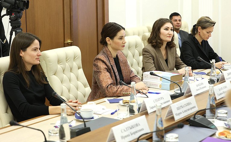 Встреча заместителя Председателя СФ Галины Кареловой с выпускницами программы «Мама-предприниматель»