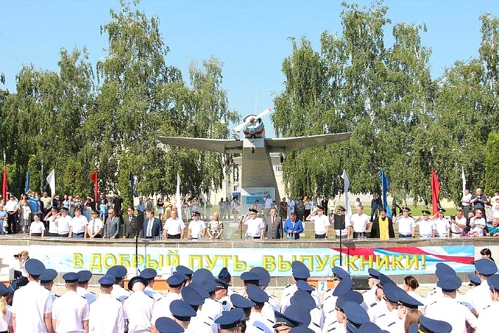 Сергей Рябухин в ходе рабочей поездки в регион принял участие в торжественной церемонии вручения дипломов выпускникам Ульяновского института гражданской авиации имени главного маршала авиации Б.П. Бугаева