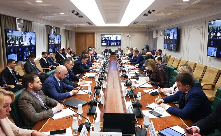 Круглый стол на тему «Пути решения ключевых стратегических задач по производству высоколокализованной конкурентоспособной продукции автомобильной отрасли»