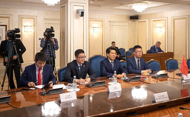 Встреча Валентины Матвиенко с Чрезвычайным и Полномочным Послом КНР в РФ Ли Хуэем