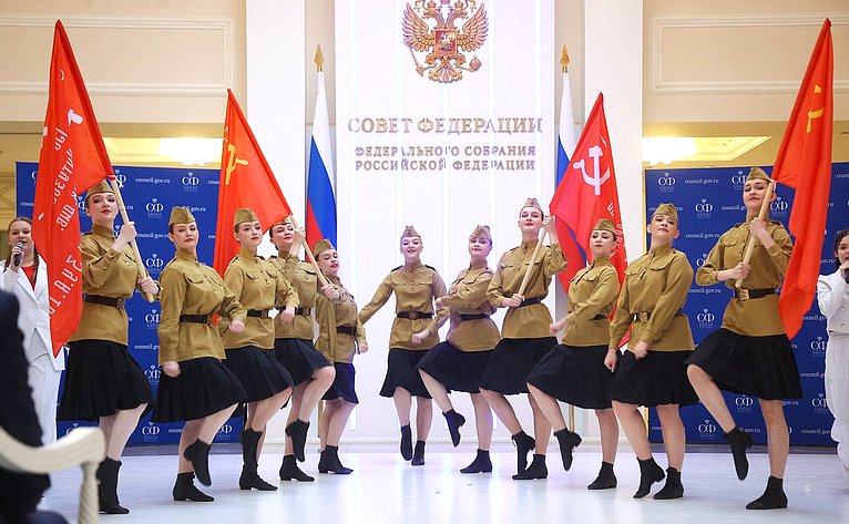 Торжественное открытие патриотической выставки архивных фотографий о блокаде Ленинграда времен 1941–1944 годов «Помните! Через века, через года,-помните!»