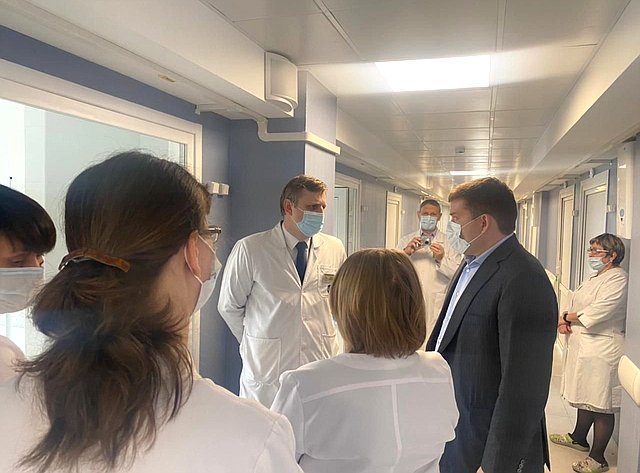 Николай Журавлев оценил ход капремонта окружной больницы Костромского округа №1