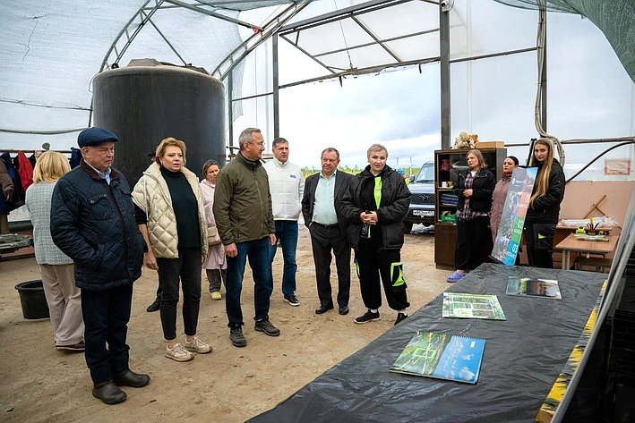 Анатолий Артамонов в селе Пеневичи Хвастовичского района Калужской области принял участие в торжественном открытии нового современного животноводческого комплекса