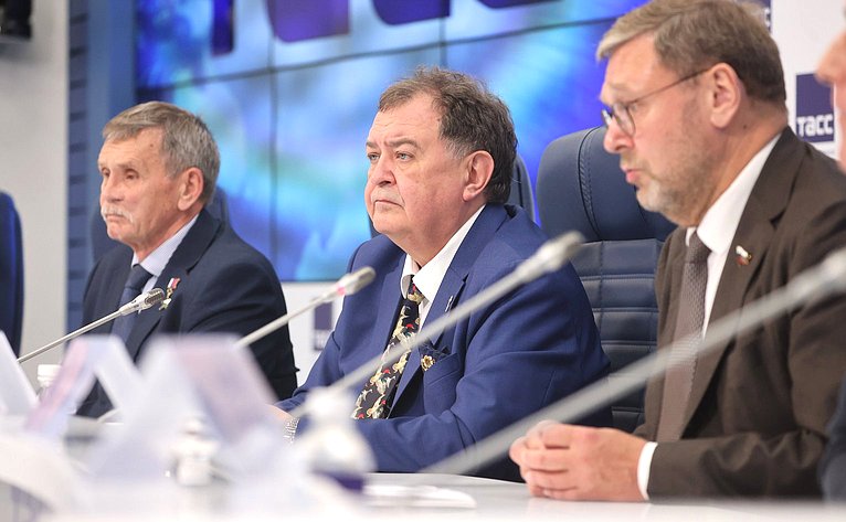 Константин Косачев принял участие в пресс-конференции, посвященной старту проекта «Рыцари детства» (фото ТАСС)