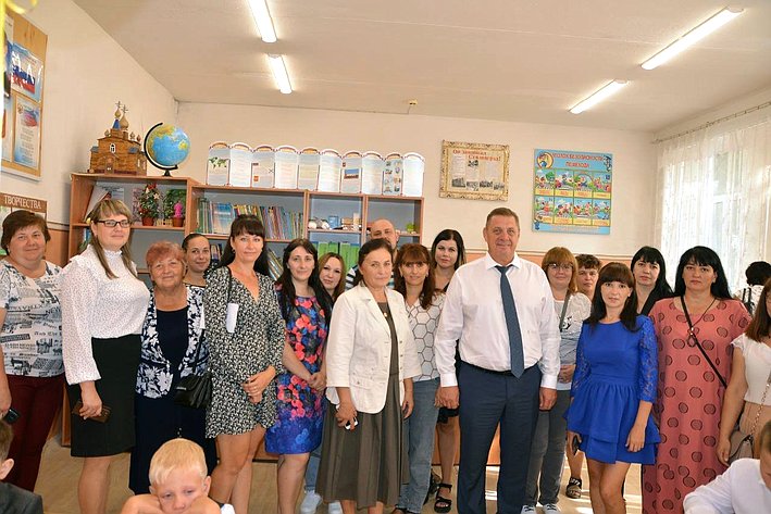 Николай Семисотов поздравил школьников, педагогов и родителей Волгоградской области с наступившим учебным годом