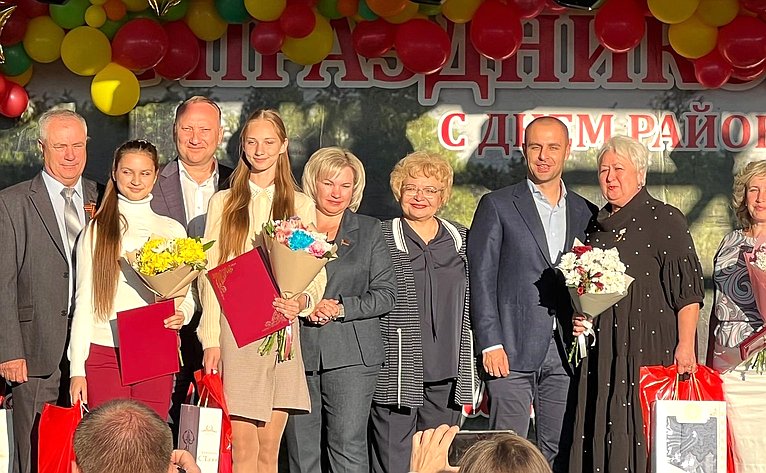 Оксана Хлякина приняла участие в торжественных мероприятиях, посвящённых празднованию Дня Добровского района