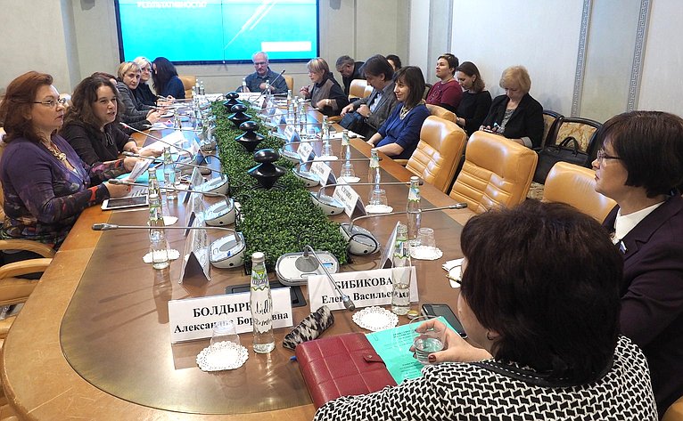 Елена Попова и Елена Бибикова приняли участие в дискуссии, организованной Общественной палатой Российской Федерации