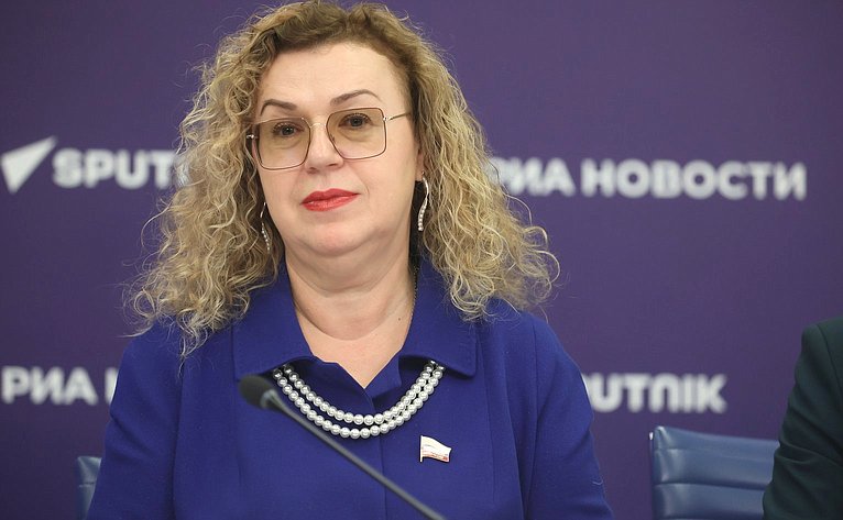 В пресс-центре МИА «Россия сегодня» член Комитета СФ по аграрно-продовольственной политике и природопользованию Ольга Епифанова приняла участие в пресс-конференции, посвященной результатам Всероссийского конкурса молодых управленцев «Лидеры села»
