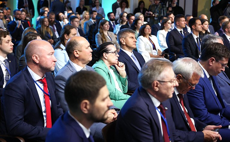 Встреча Председателя СФ Валентины Матвиенко и Председателя Совета Республики Национального собрания Республики Беларусь Натальи Кочановой с представителями молодежи России и Беларуси