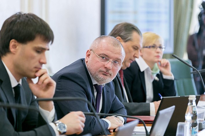 А. Клишас на заседании Комитета Совета Федерации по конституционному законодательству и государственному строительству