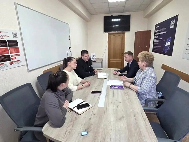 Ольга Бас посетила Центр инноваций социальной сферы в ЛНР