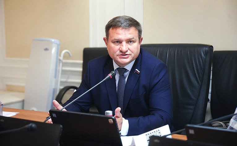 Рабочее совещание Совета по вопросам развития Сибири при Председателе Совета Федерации на тему «Действующие механизмы социального инвестирования в России: проблемы и пути их решения»