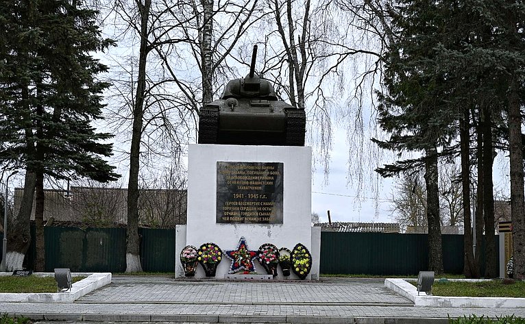 Анатолий Артамонов совершил рабочую поездку в Хвастовичский район Калужской области