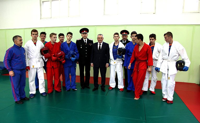 Владимир Бекетов в рамках рабочей поездки в регион посетил ряд учебных заведений