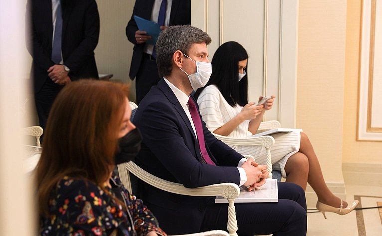 Валентина Матвиенко провела встречу с парламентскими журналистами, посвященную Дню российской печати