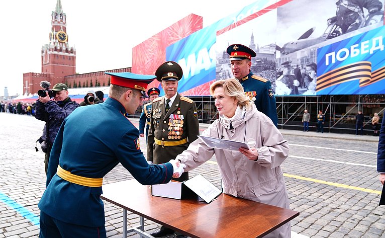 Инна Святенко приняла участие в торжественной церемонии вручения дипломов выпускникам Московского высшего общевойскового командного училища