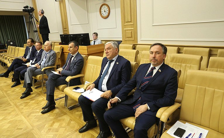 Встреча сенаторов Российской Федерации с Министром транспорта РФ Виталием Савельевым в формате «Открытого диалога»