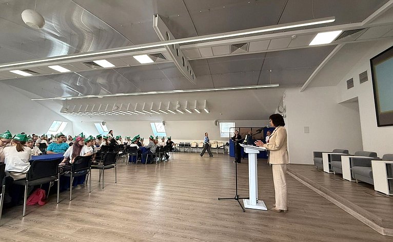 Наталья Котова приняла участие в проведении Экологического турнира Эколят «Удивительное рядом», впервые состоявшегося на ХI Невском международном экологическом конгрессе