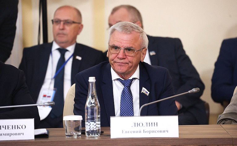 Встреча Председателя СФ Валентины Матвиенко и Председателя Совета Республики Национального собрания Республики Беларусь Натальи Кочановой с руководителями органов государственной власти субъектов Российской Федерации и регионов Республики Беларусь