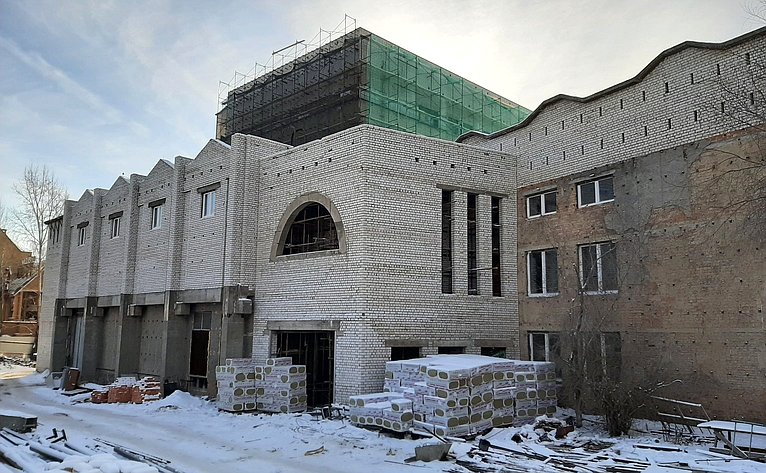 Баир Жамсуев в рамках рабочей поездки в регион проинспектировал ход строительных работ на социальных объектах