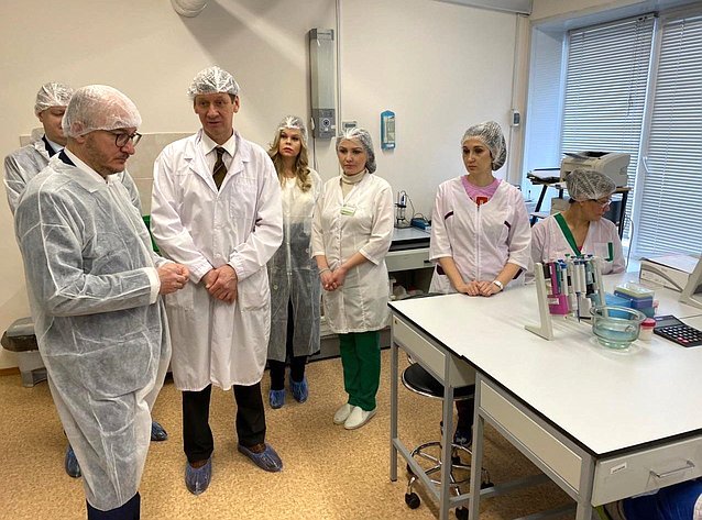 Олег Цепкин посетил Челябинскую межобластную ветеринарную лабораторию
