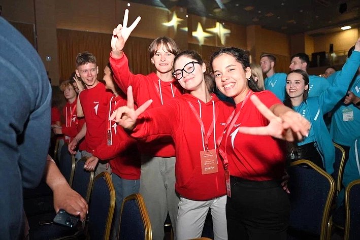 Церемония открытия десятого Всероссийского молодёжного форума «ОстроVа» в Южно-Сахалинске