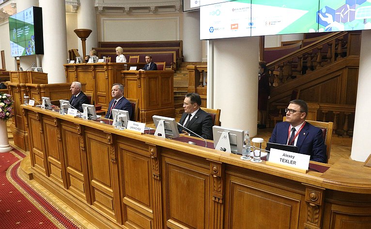 Пленарное заседание IX Невского международного экологического конгресса «Экология планеты — устойчивое развитие»