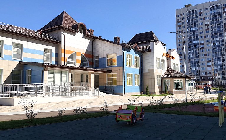 Сергей Лукин в ходе работы в регионе посетил детский сад №26, построенный в Железнодорожном районе Воронежа