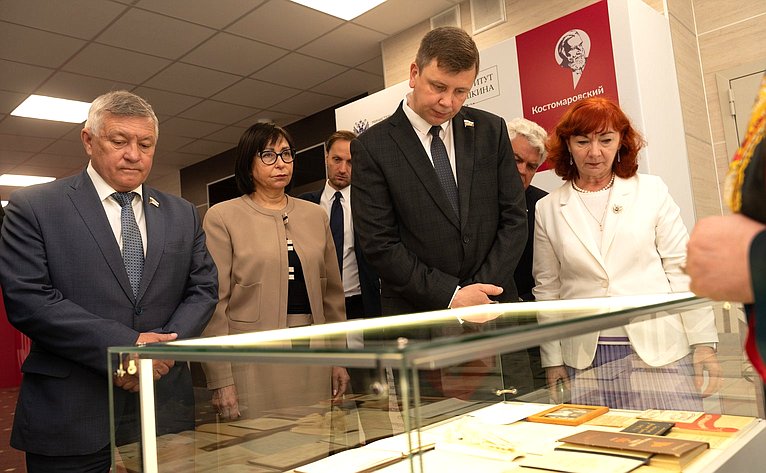 Лилия Гумерова провела круглый стол на тему «О государственной политики в области защиты, поддержки и развития русского языка». Мероприятие состоялось на площадке Государственного института русского языка имени А.С. Пушкина