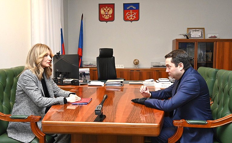 Татьяна Сахарова обсудила с губернатором Мурманской области Андреем Чибисом региональные меры поддержки участников СВО